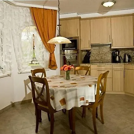 Apartment Sleeps 4 Wifi T082629 Leukerbad